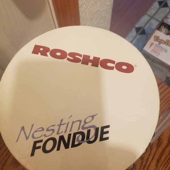 Roshco Nesting Fondue Set still in Plastic Wrap Stackable w Storage Box - Picture 2 of 3